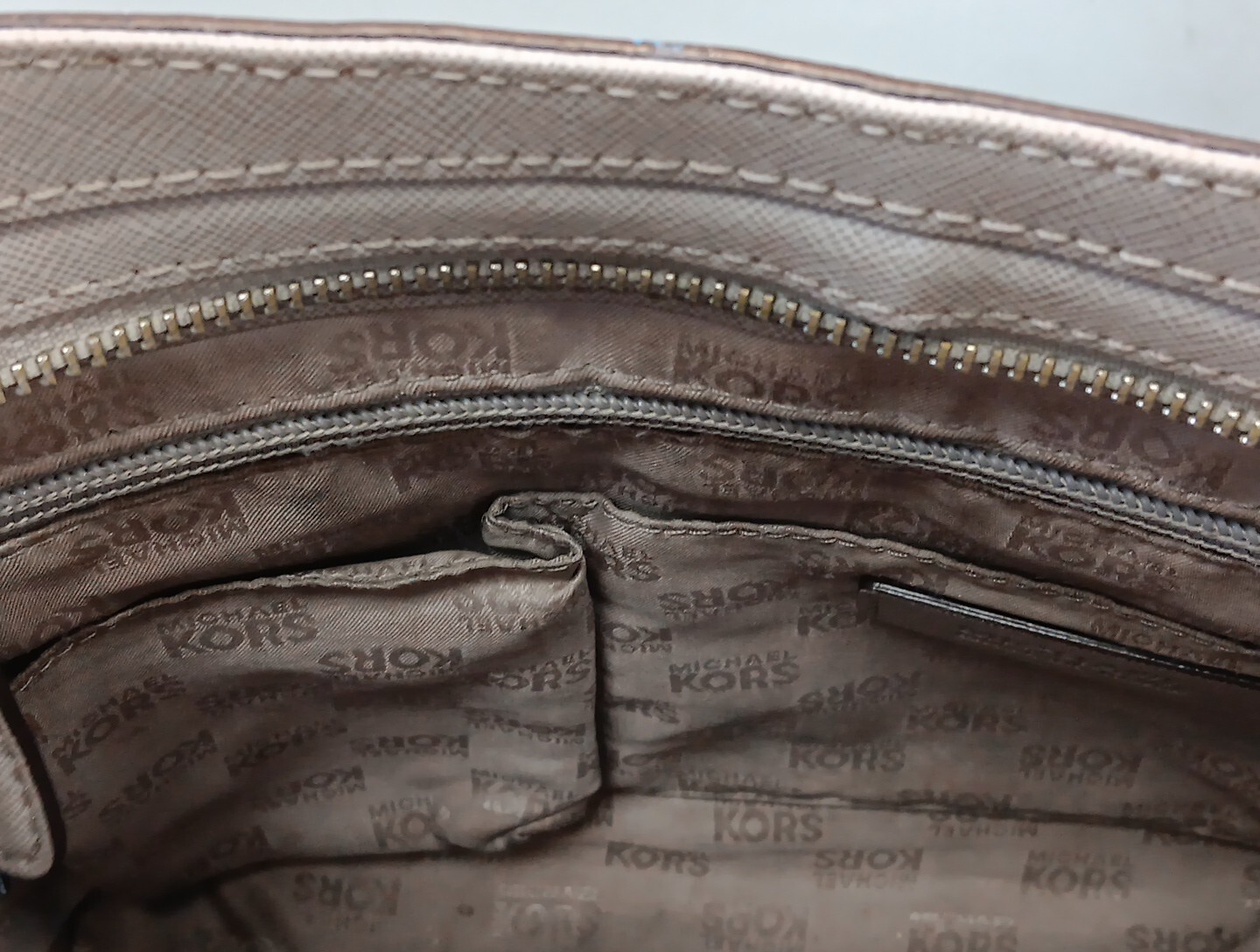 Michael Kors Purse Clay Gray Saffiano Leather Cross Body Bag W Charm Logo