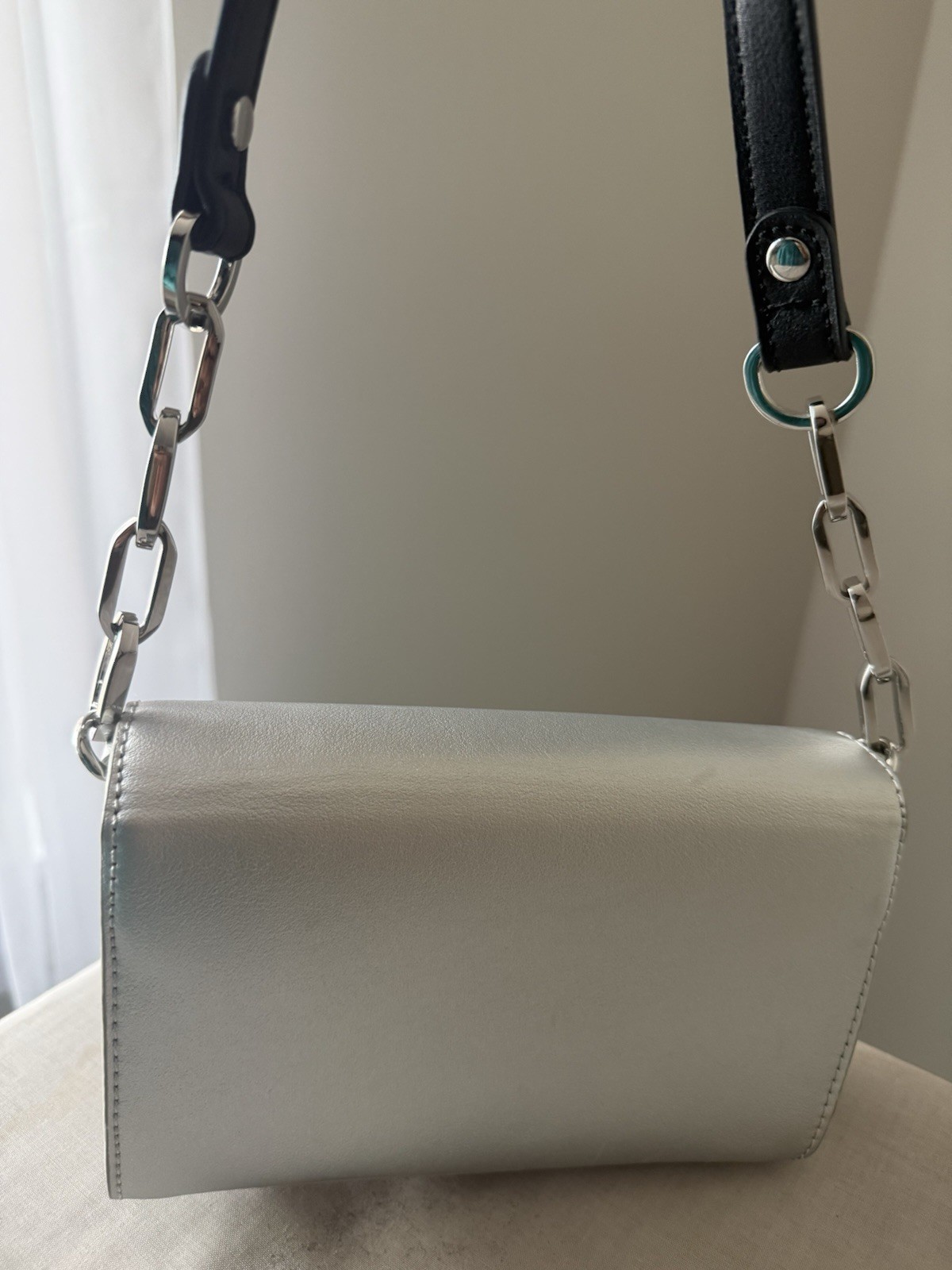 Liu Jo Silver Metallic Mini Crossbody Bag | Chain Strap | Magnetic Closure EUC