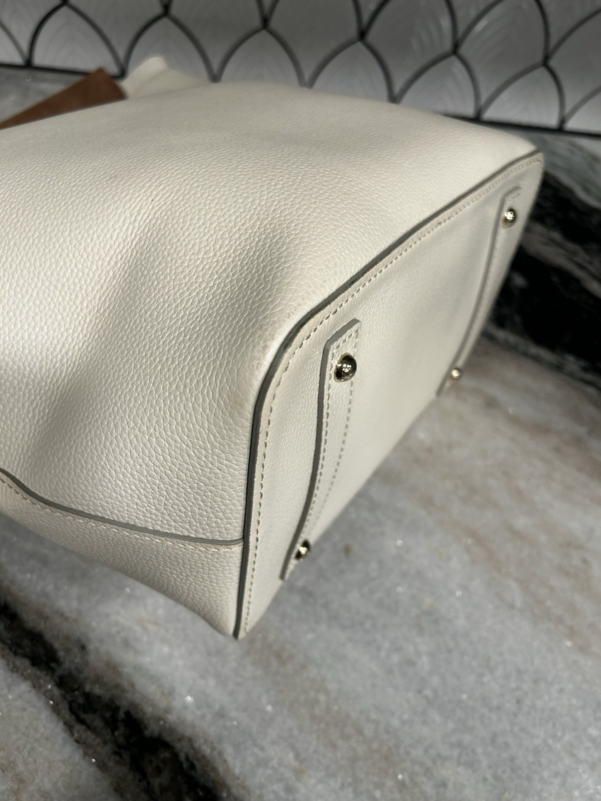 Dooney & Bourke Florentine Toscana Leather Lily Bucket Bag – Cream