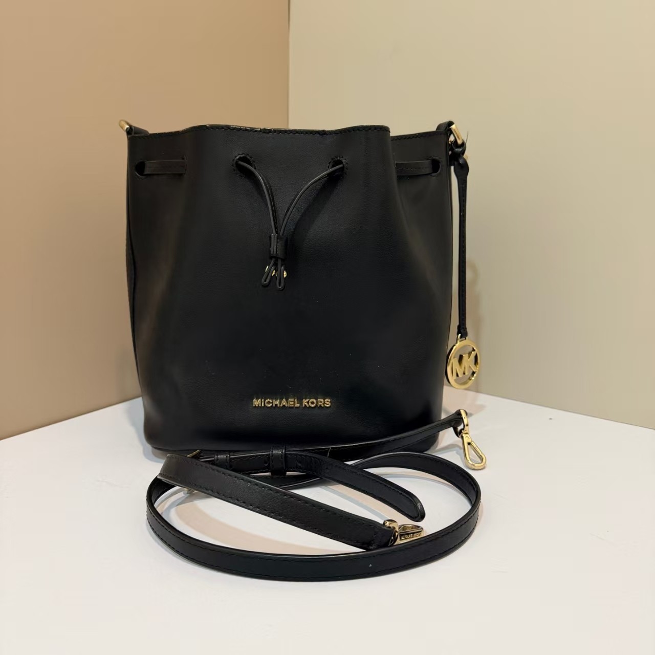 Michael Kors Black Pebbled Leather Drawstring Bucket Bag Base22×H24cm