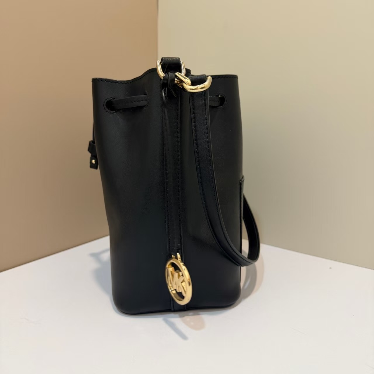 Michael Kors Black Pebbled Leather Drawstring Bucket Bag Base22×H24cm