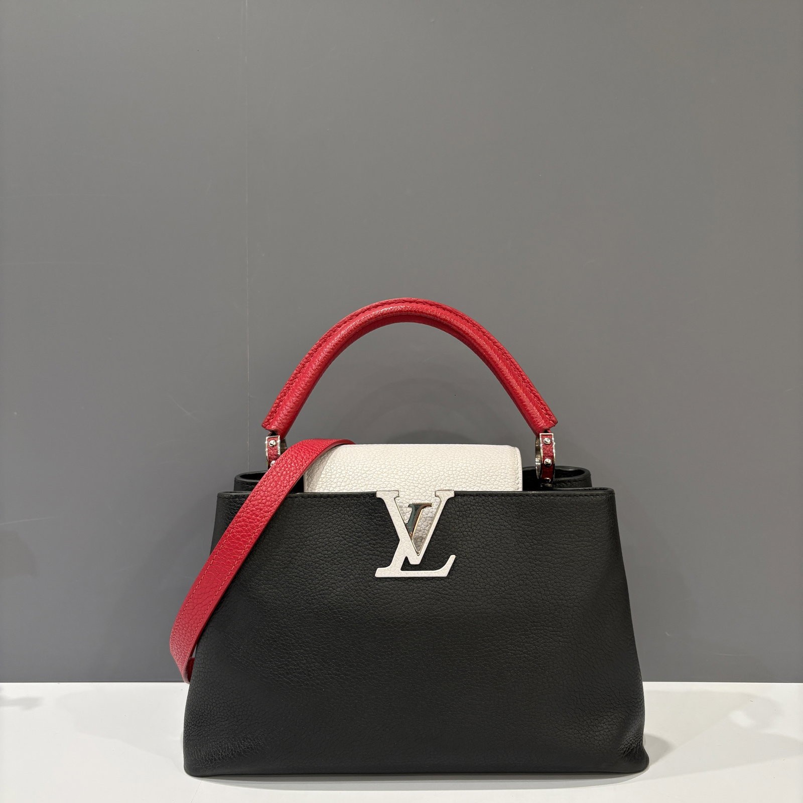 Louis Vuitton Capucines Pm White Red Black Grained Calfskin (dh010726h2)