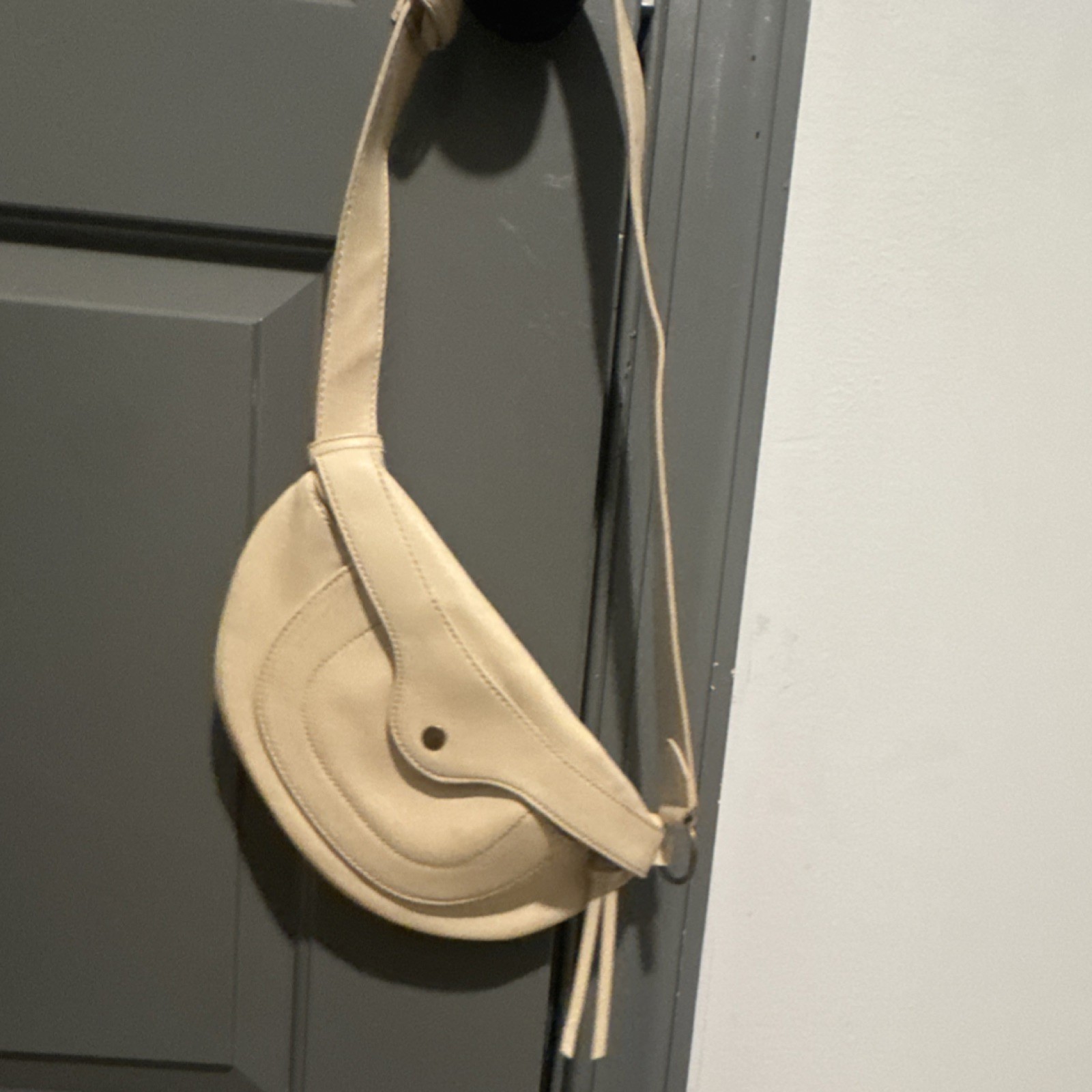Universal Thread Beige Crescent Shoulder Bag Buckle Magnetic Zip Adjustable Str…