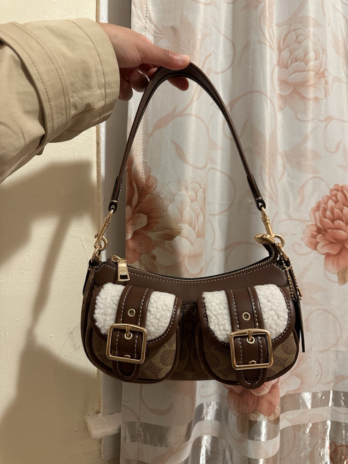 COACH Ashton Baguette Bag In Signature Canvas Tan/Natural Outlet NEW