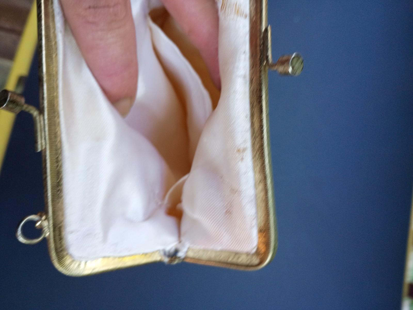 White Beaded Kiss Lock Clutch Evening Bag with Chain Strap. Circa 1940