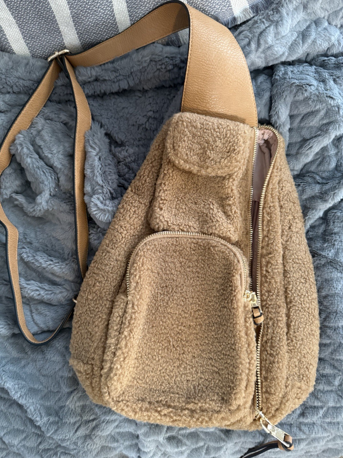 Poppies Peonies En Route Sling Bag
