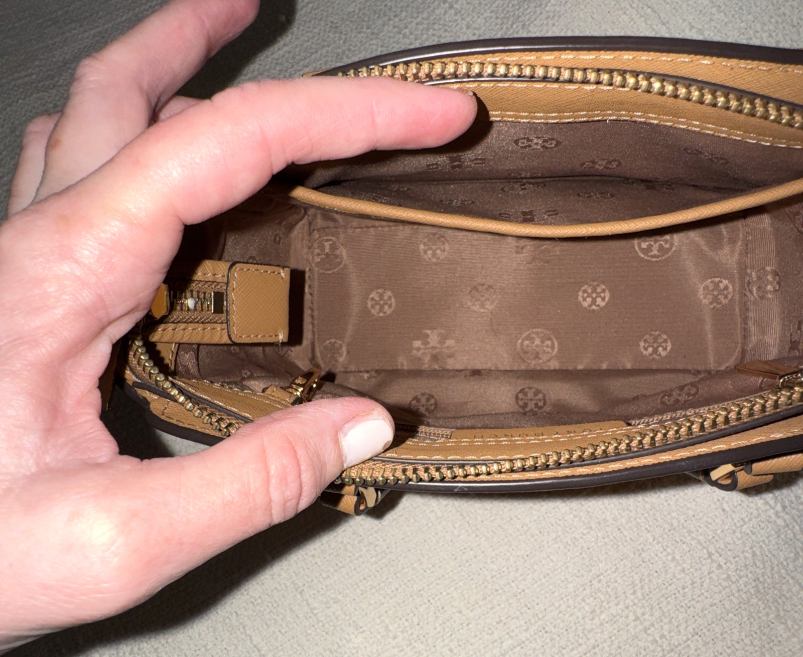 Tory Burch Emerson Small Top Zip Crossbody Saffiano Leather Camel Gold EUC