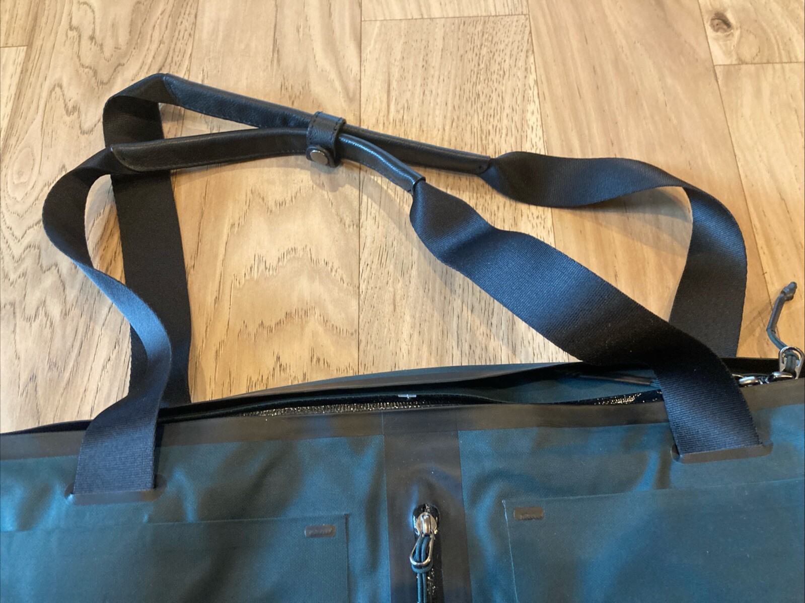 Nike Waterproof Black Nylon Travel Shoulder Hobo Messenger Carry On Bag 21″