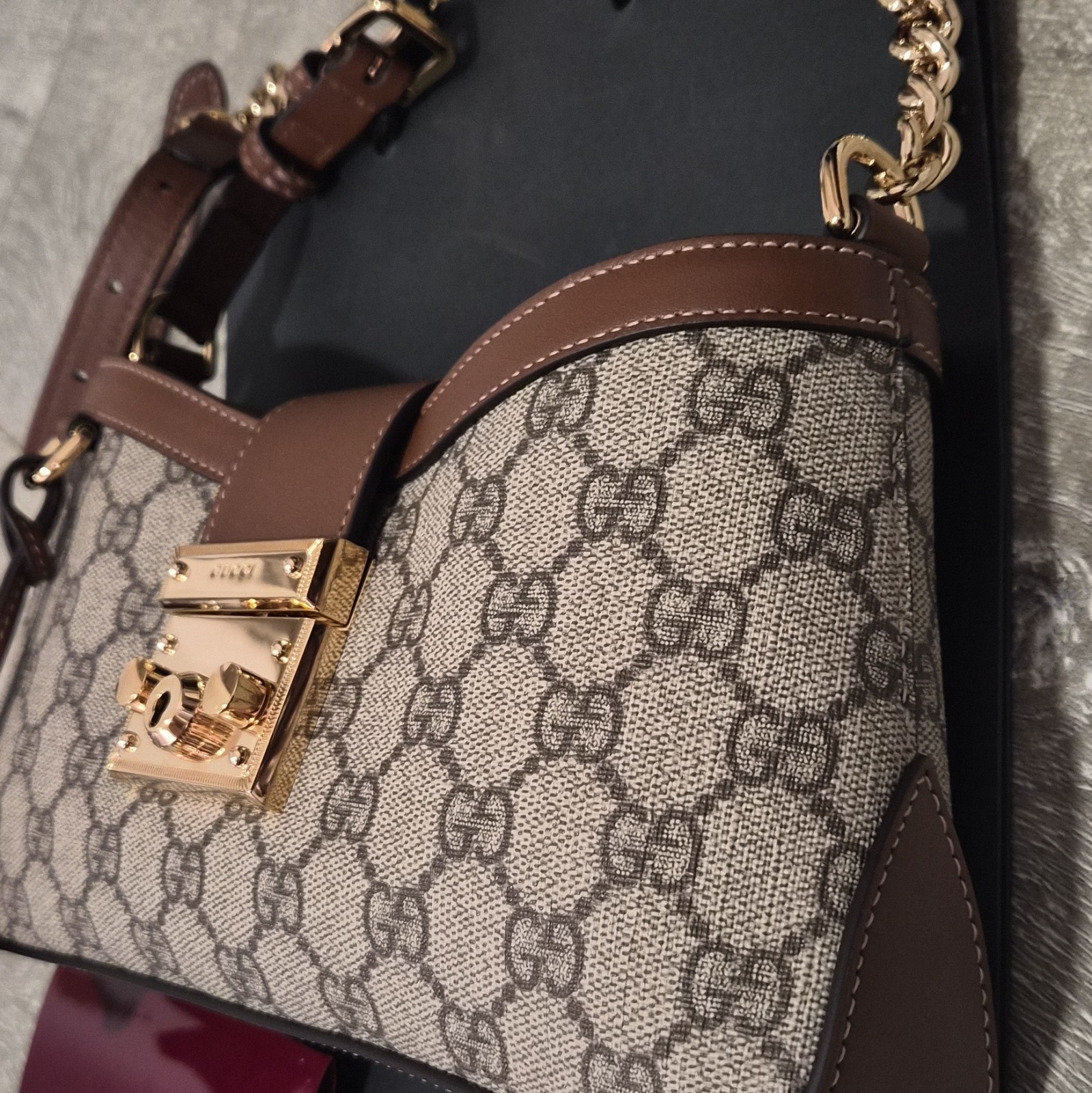 Gucci GG Padlock Small Shoulder Bag Beige/Brown Gold Hardware Chain Strap Key