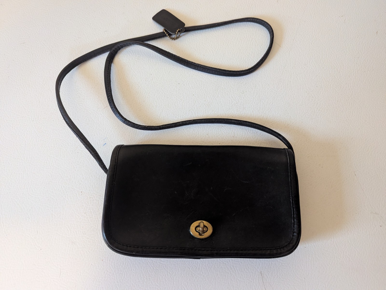 Vintage COACH New York Dinky Crossbody Bag Black Leather 9375 Used