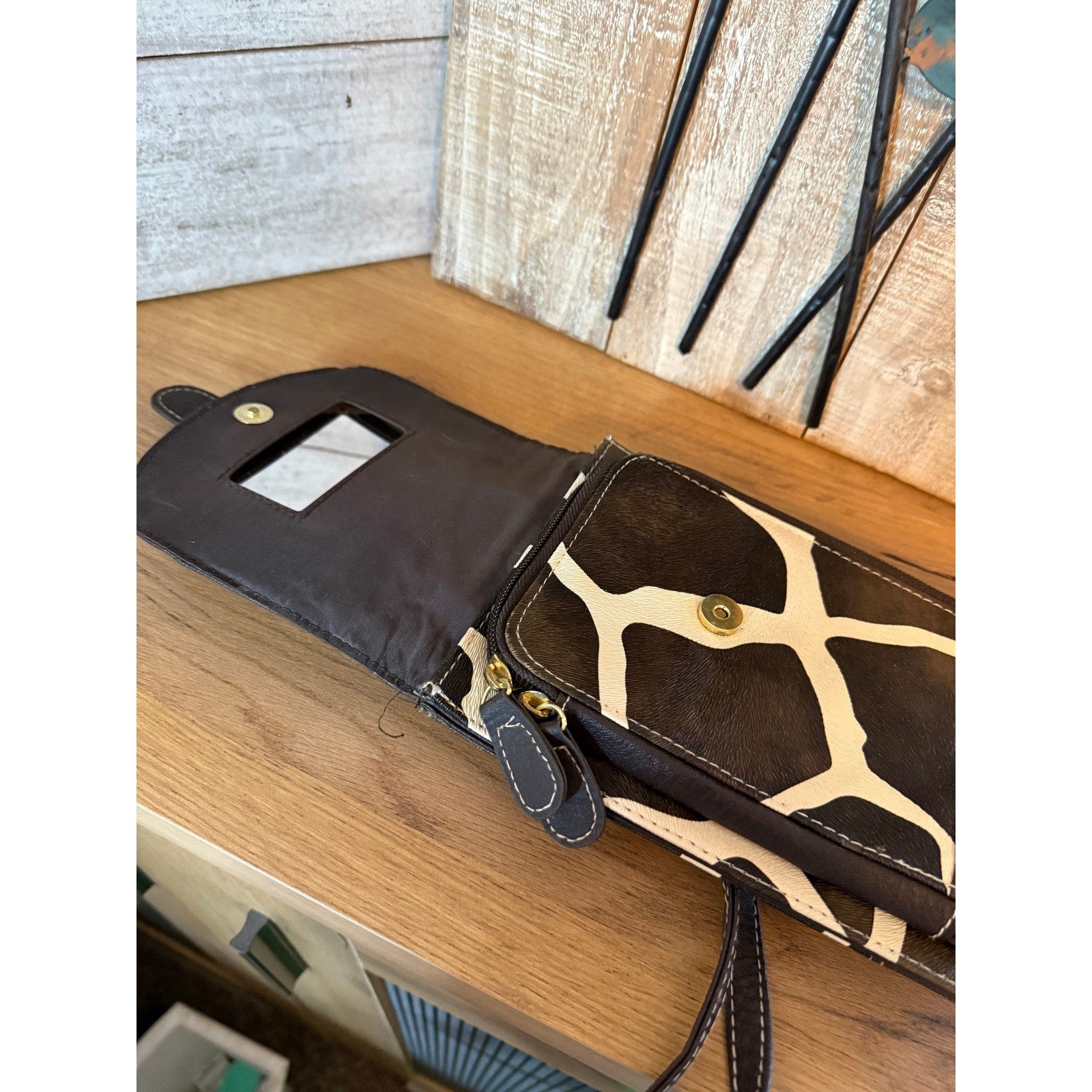 Attention Giraffe Print Crossbody Organizer Wallet Purse Brown Cream Travel Bag