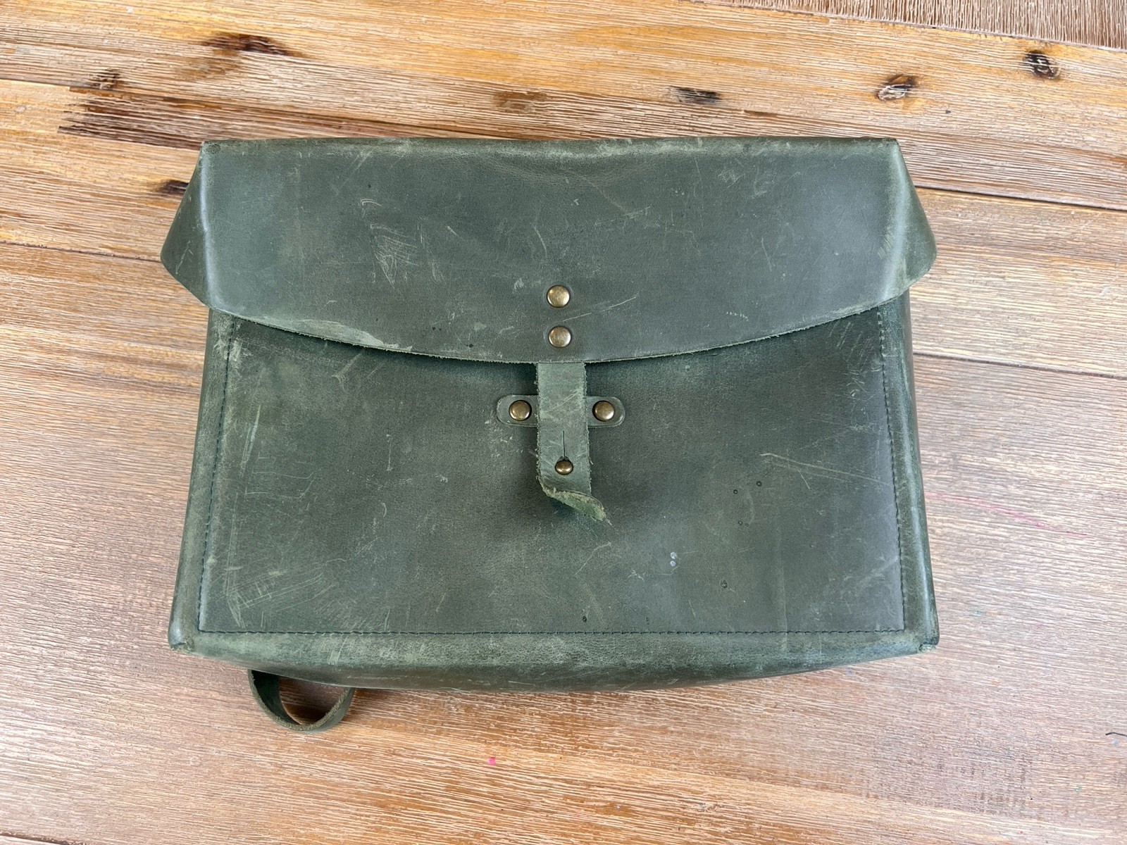 Galen Leather Writer’s Medic Bag Crazy Horse Forest Green Crossbody Magnet Pen