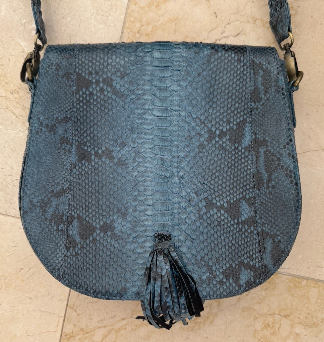 Beirn Snakeskin Crossbody Bag Blue Color 10″x8″ Excellent Condition!