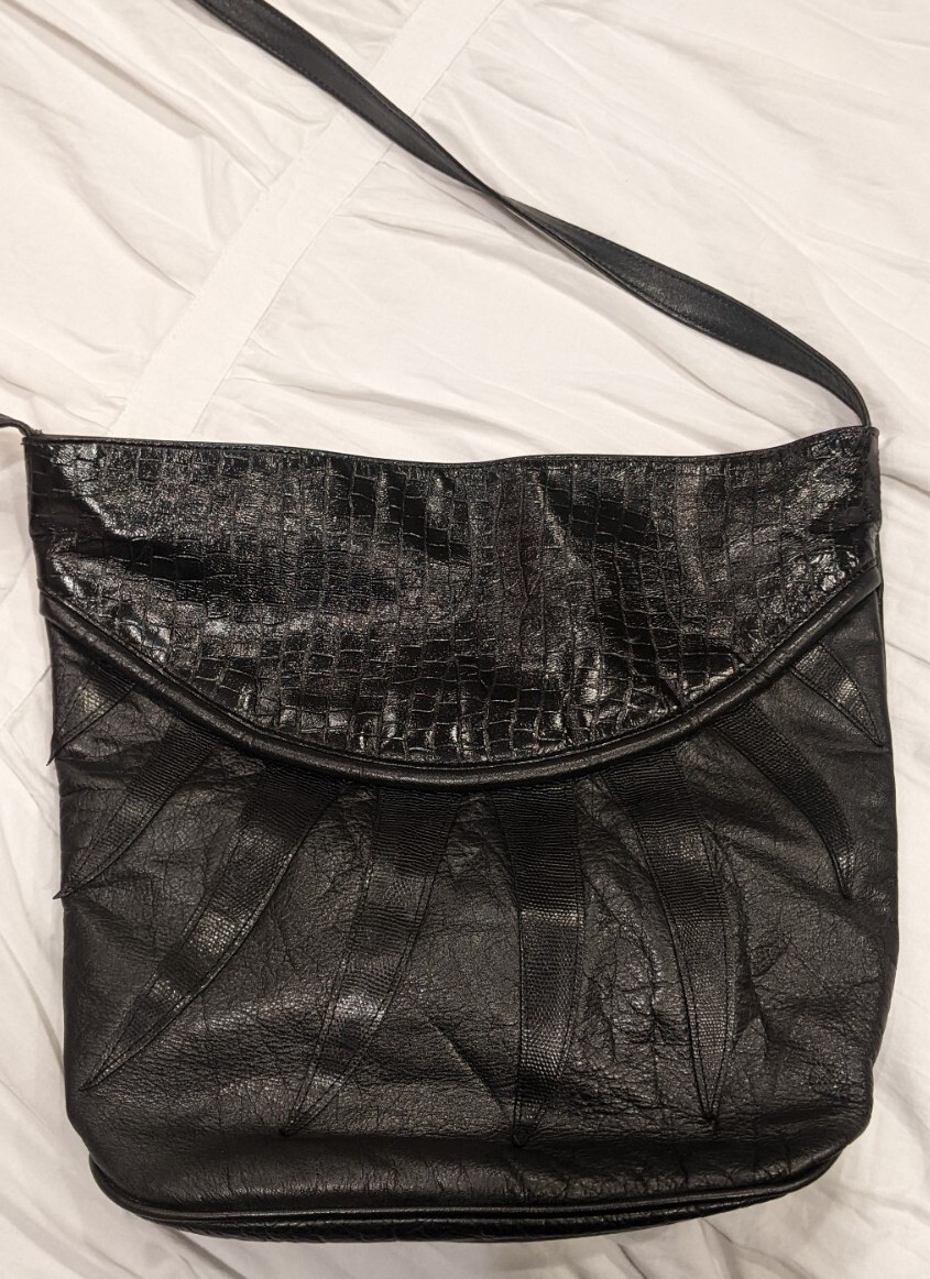 Vintage Black LEATHER Purse Shoulderstrap/Crossbody Handbag Reptile Embossed