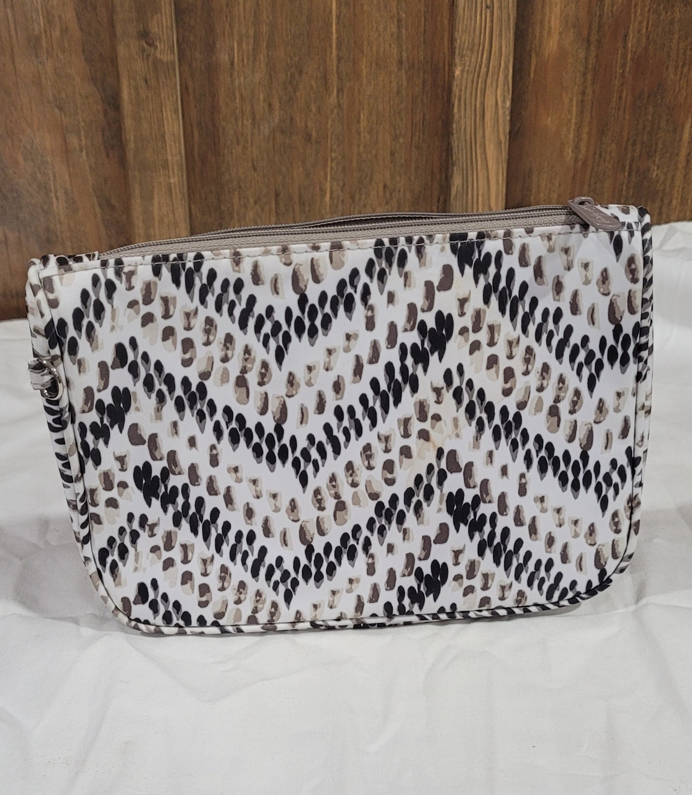 Thirty-One 31 Hello Happy Bag Raindrop Chevron Make Up Pouch Zipper Bag