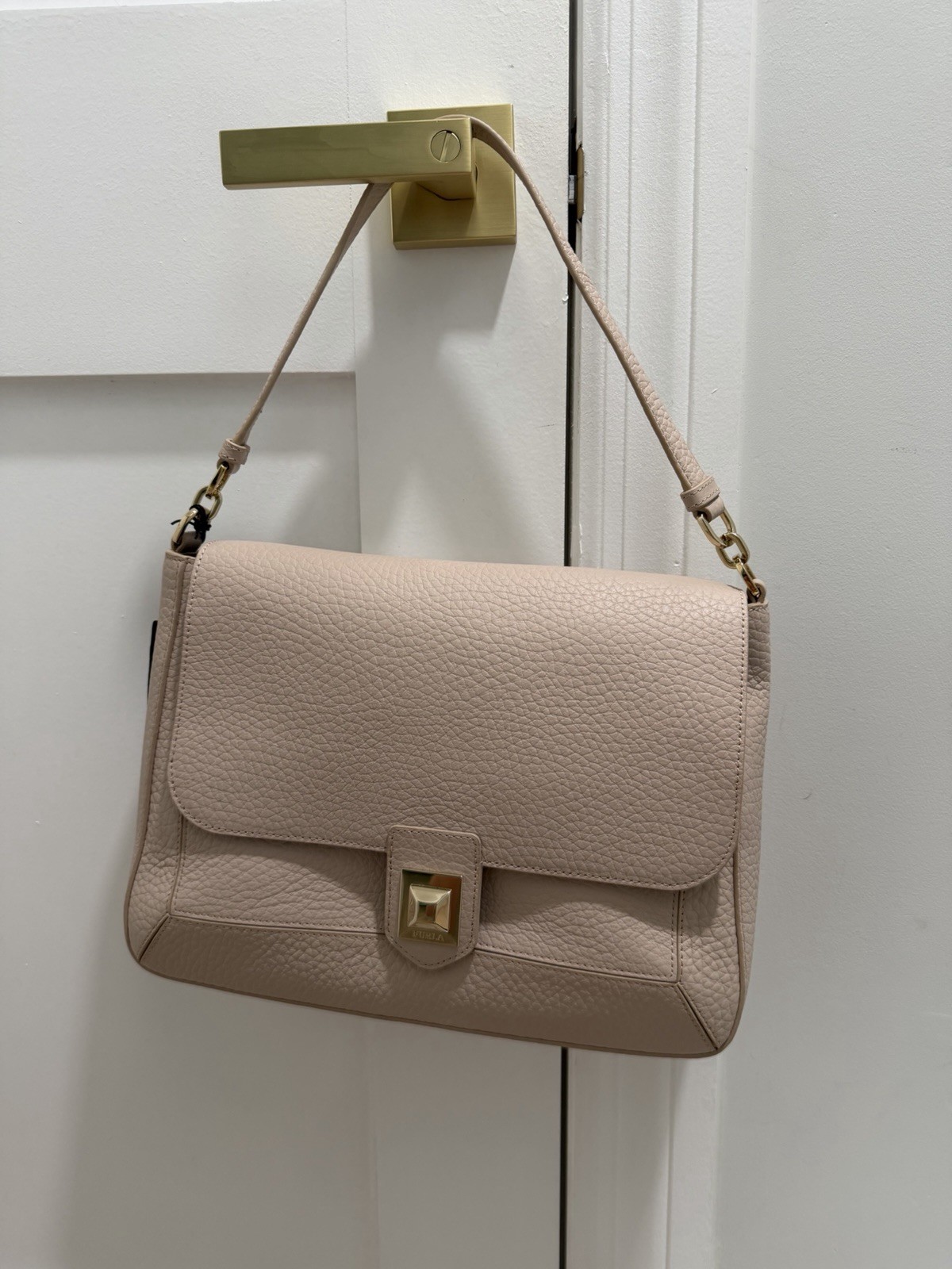 Women’s Beige Pebbled Shoulder Bag, Gold Hardware, Flap Turn-Lock Closure