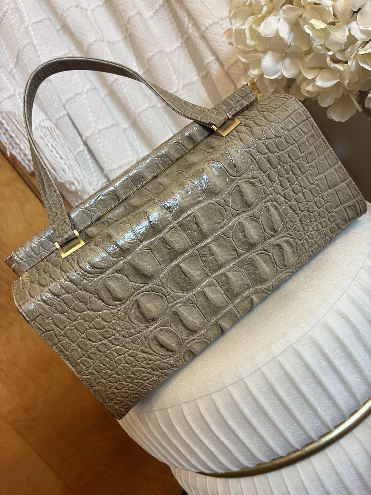 VTG 1950’s Triangle New York East West Taupe Alligator Embossed Handbag Read