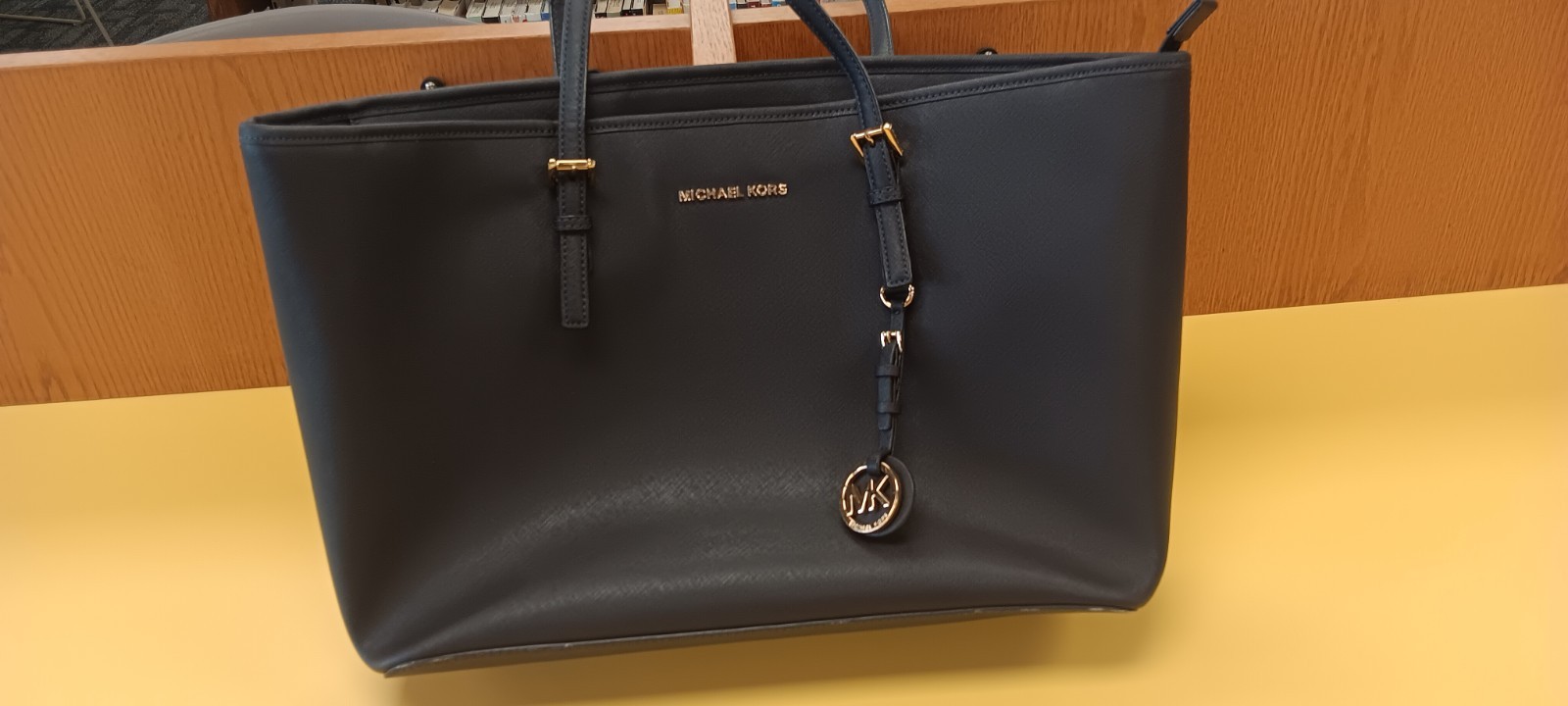 Michael Kors Large Navy Tote Bag Gold Hardware MK Logo Charm Lined Double