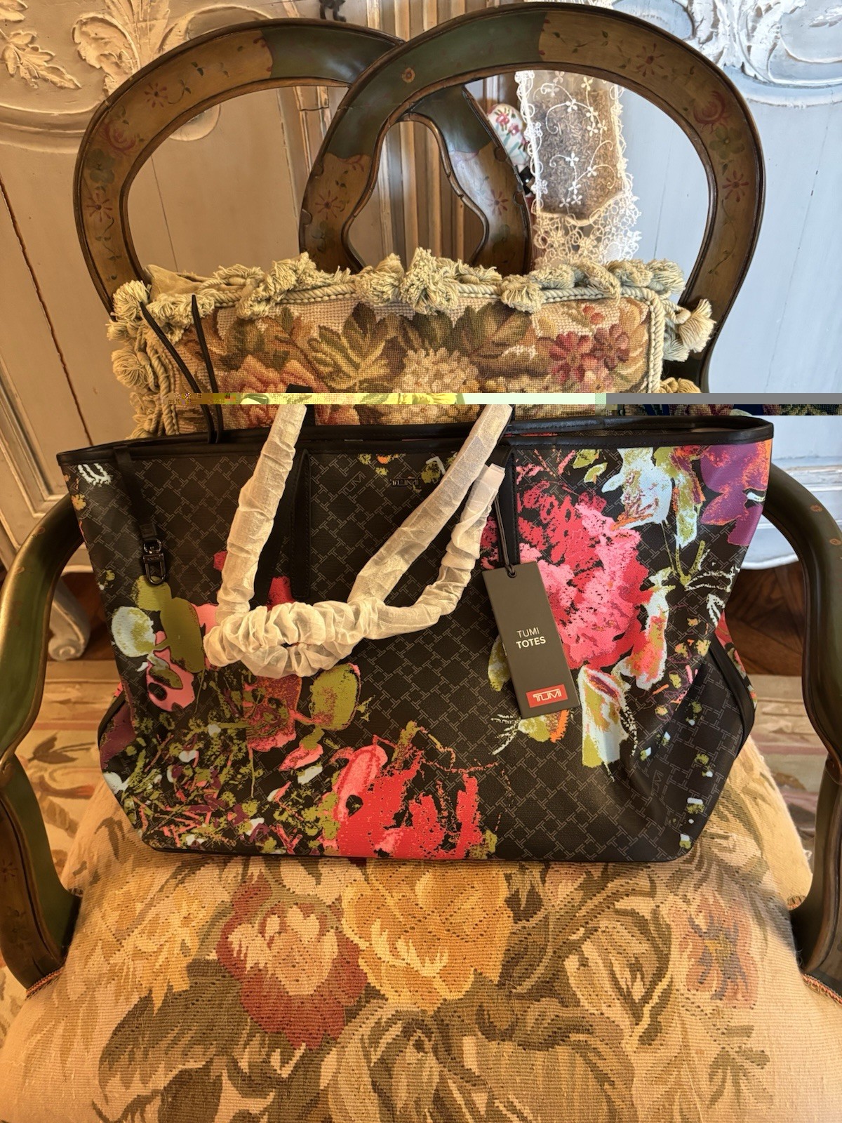 Gorgeous Tumi Collage Floral Limited Edition Everyday Tote, NWT