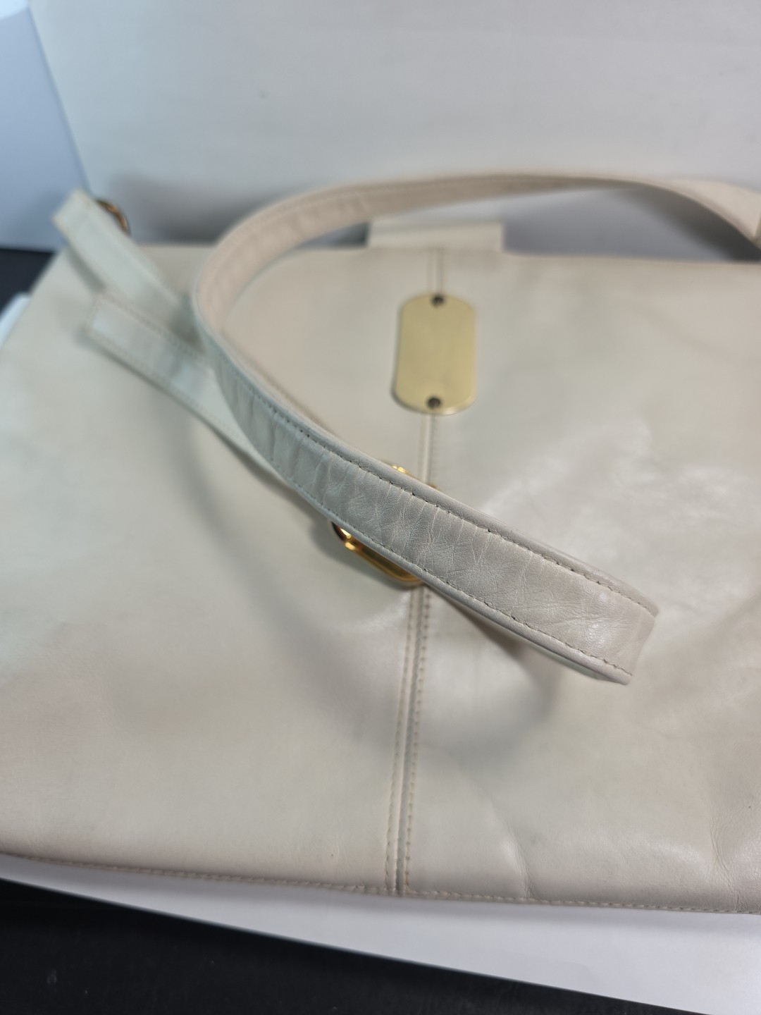 Vintage RUTH E SALTZ Cream Gold Leather Strap Purse