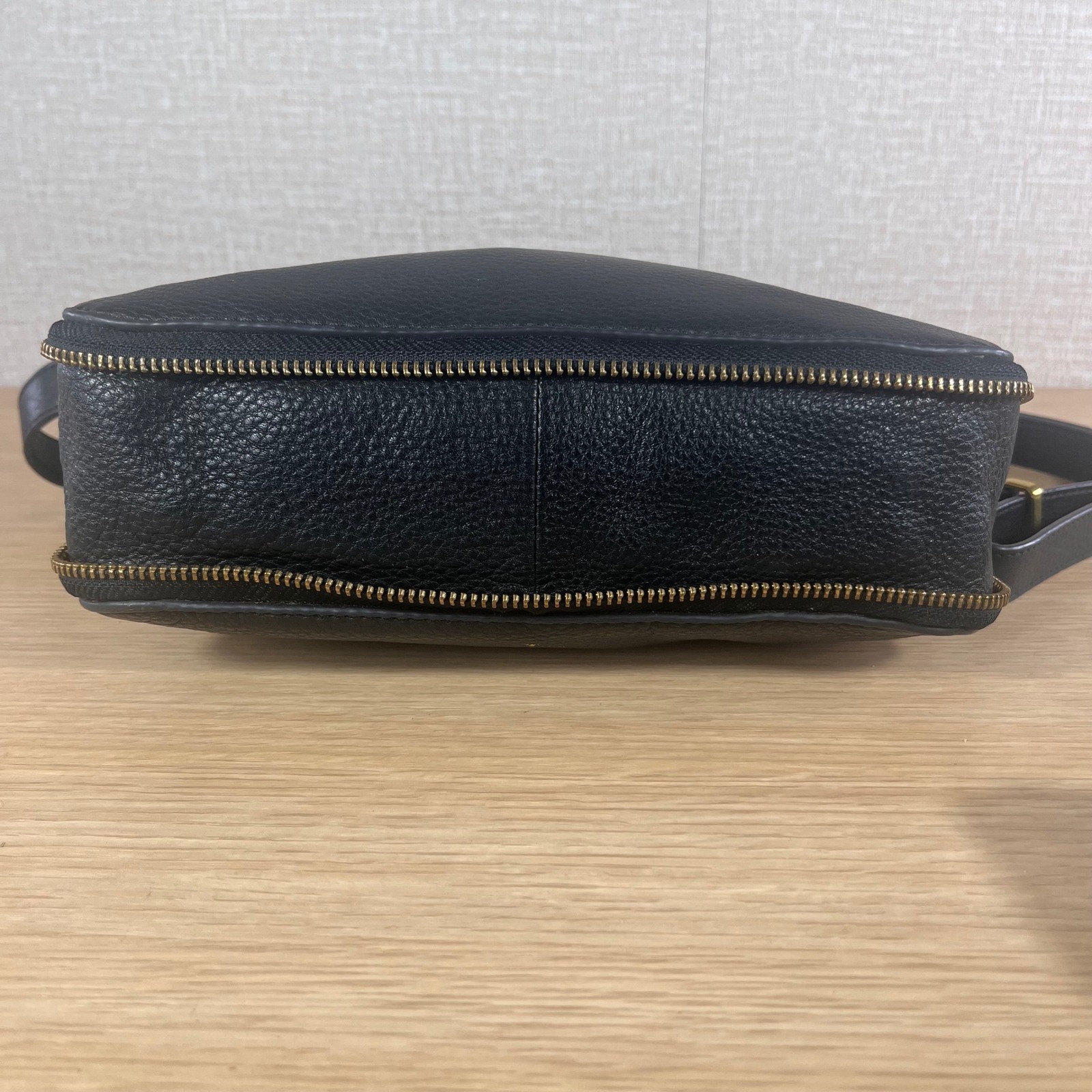 Fossil Black Pebbled Cowhide Leather Crossbody Shoulder Bag Gold Zip Large