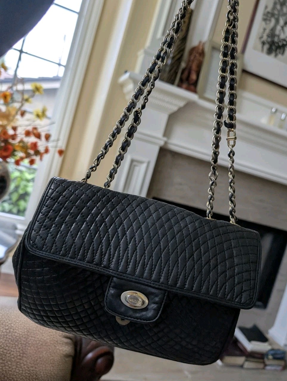 Bally – Vintage – Black Quilted Leather Chain Crossbody Bag – Y2K, Classic