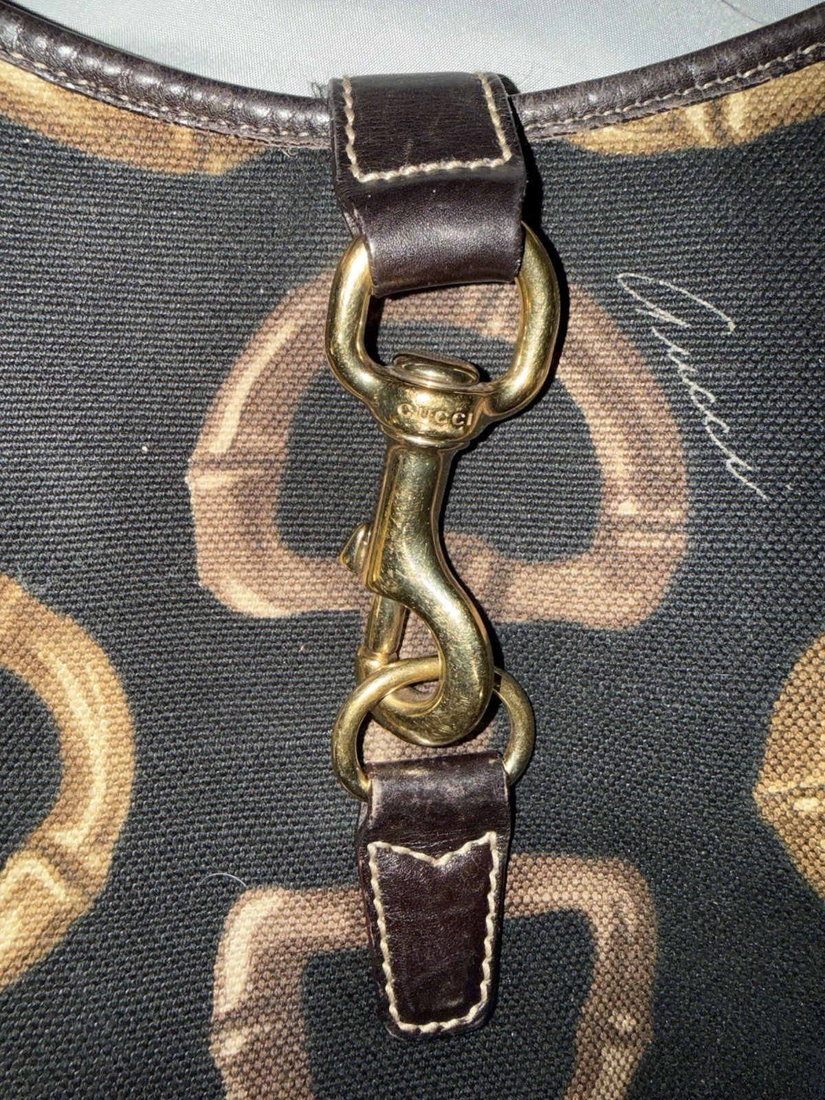 Gucci Women’s Black Brown Logo Shoulder Bag Zip/Hook Closure Gold Hardware