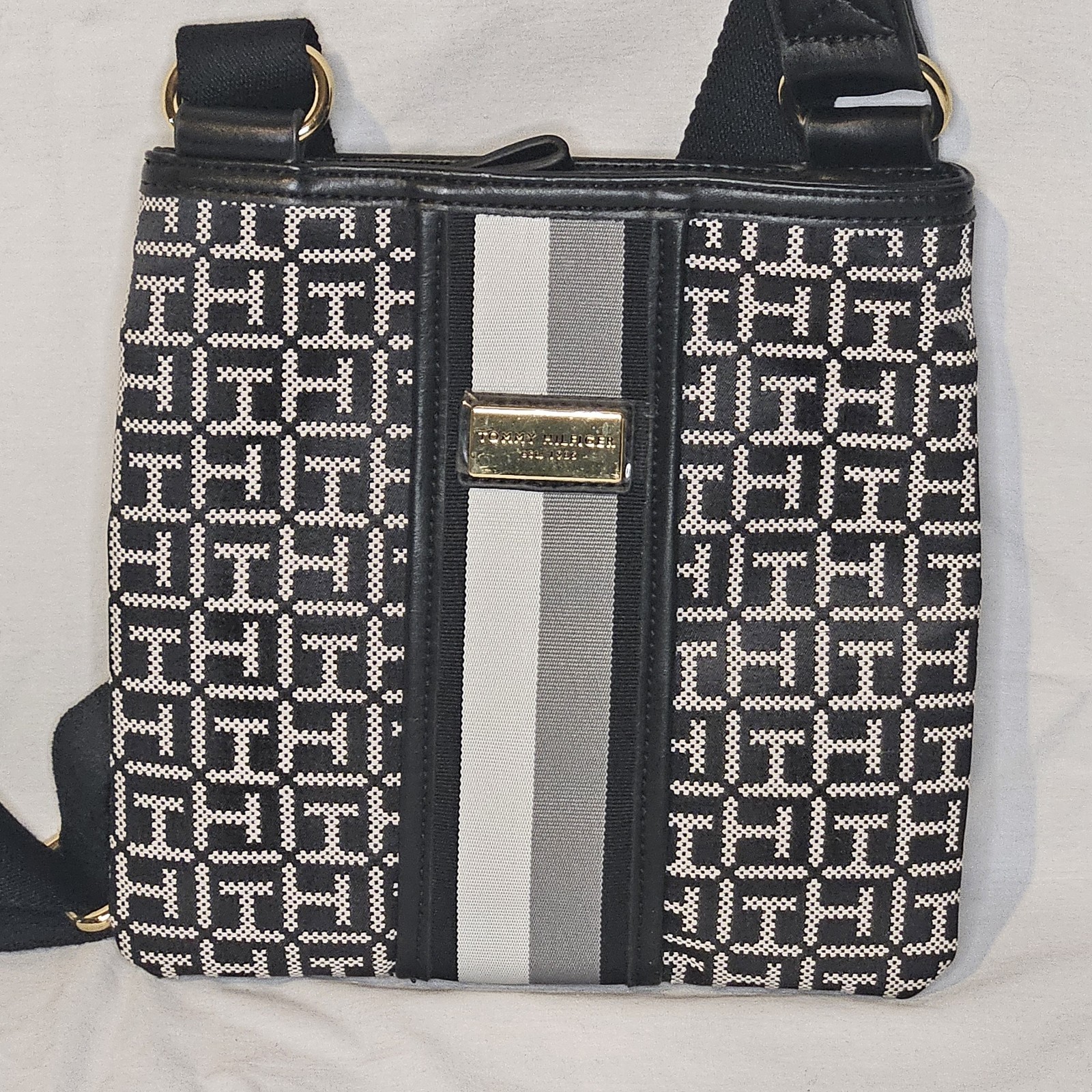 NWOT Tommy Hilfiger Crossbody Purse Adjustable Strap Black And White