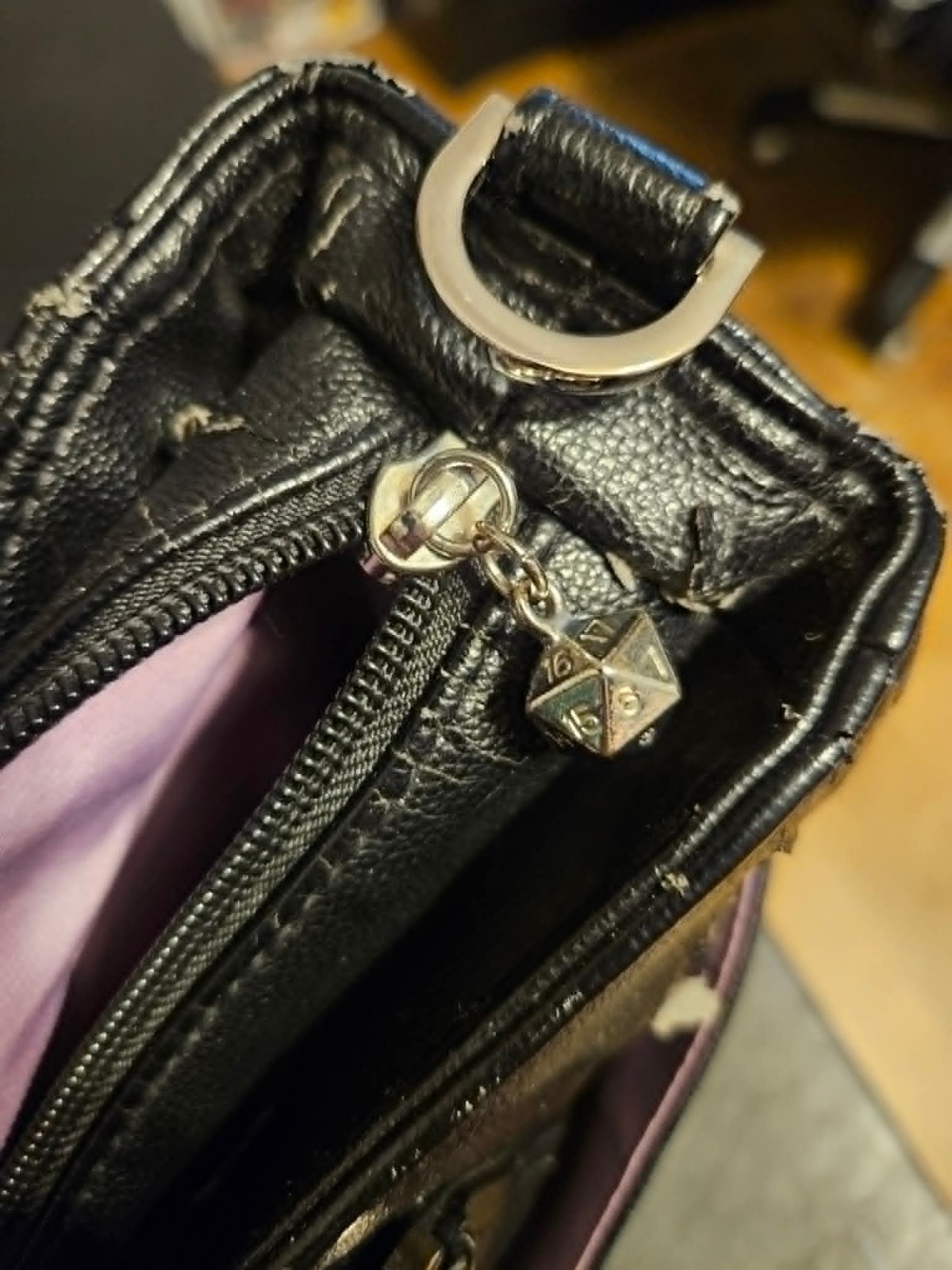 ThinkGeek Handbag of Holding Black Faux Leather Messenger Bag – Significant Wear