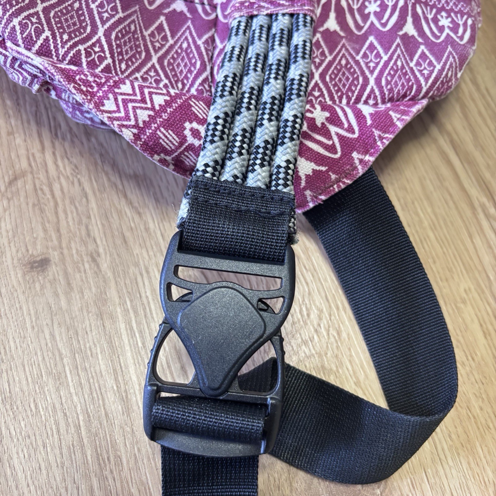 Kavu Slingpack Sling Bag Burgundy White Aztec Ropalooza Rope Bag! Boho