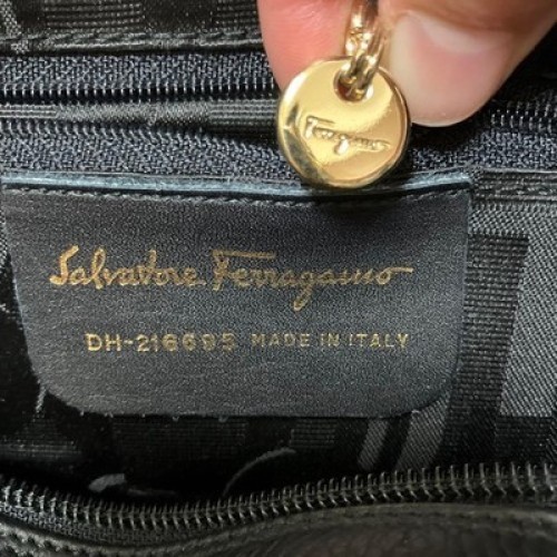 Salvatore Ferragamo Gancini Black Leather Handbag Gold-Tone Hardware Zip