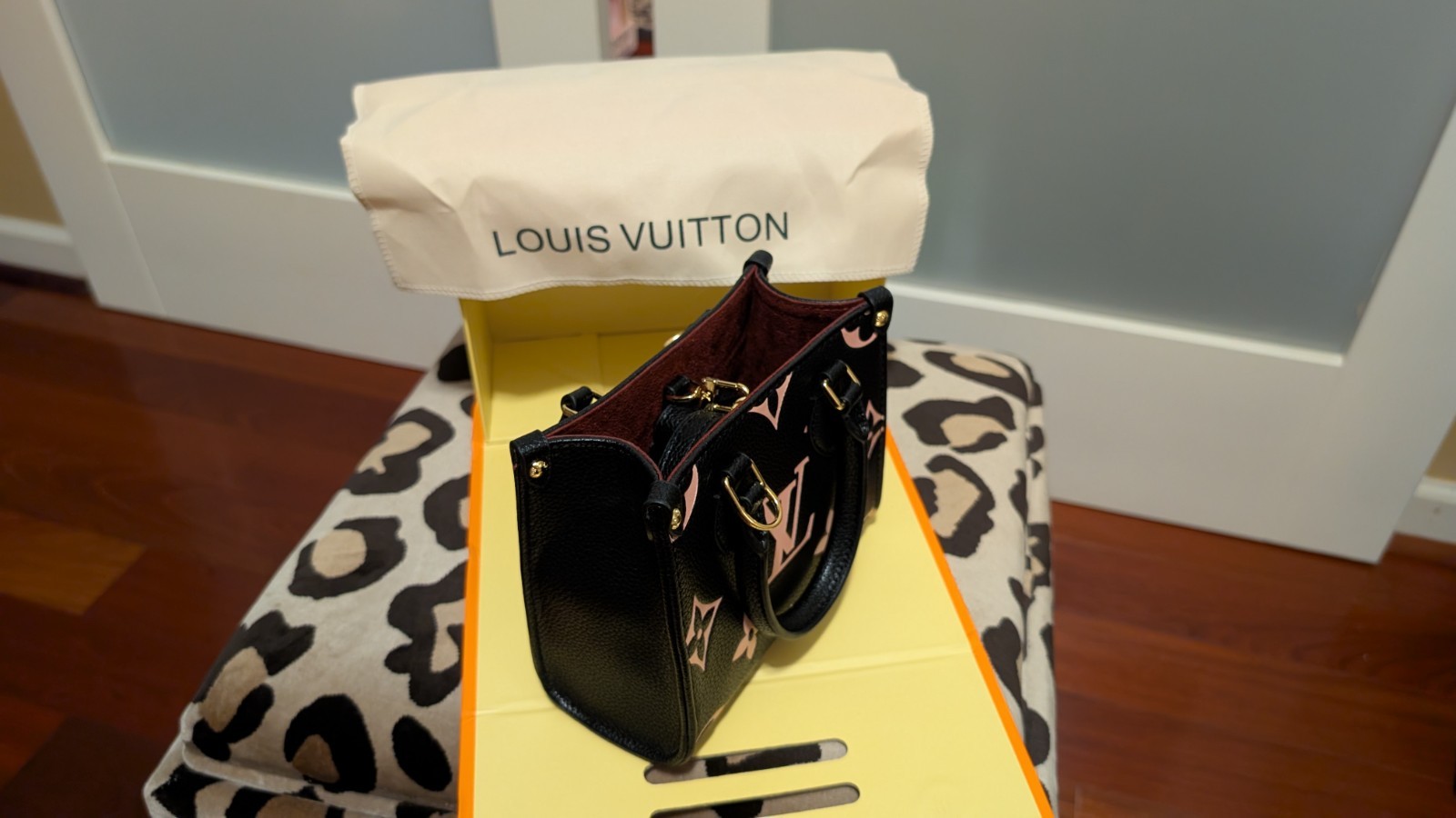 Authentic Louis Vuitton Onthego PM handbag (tote new with box) – Black and Beige