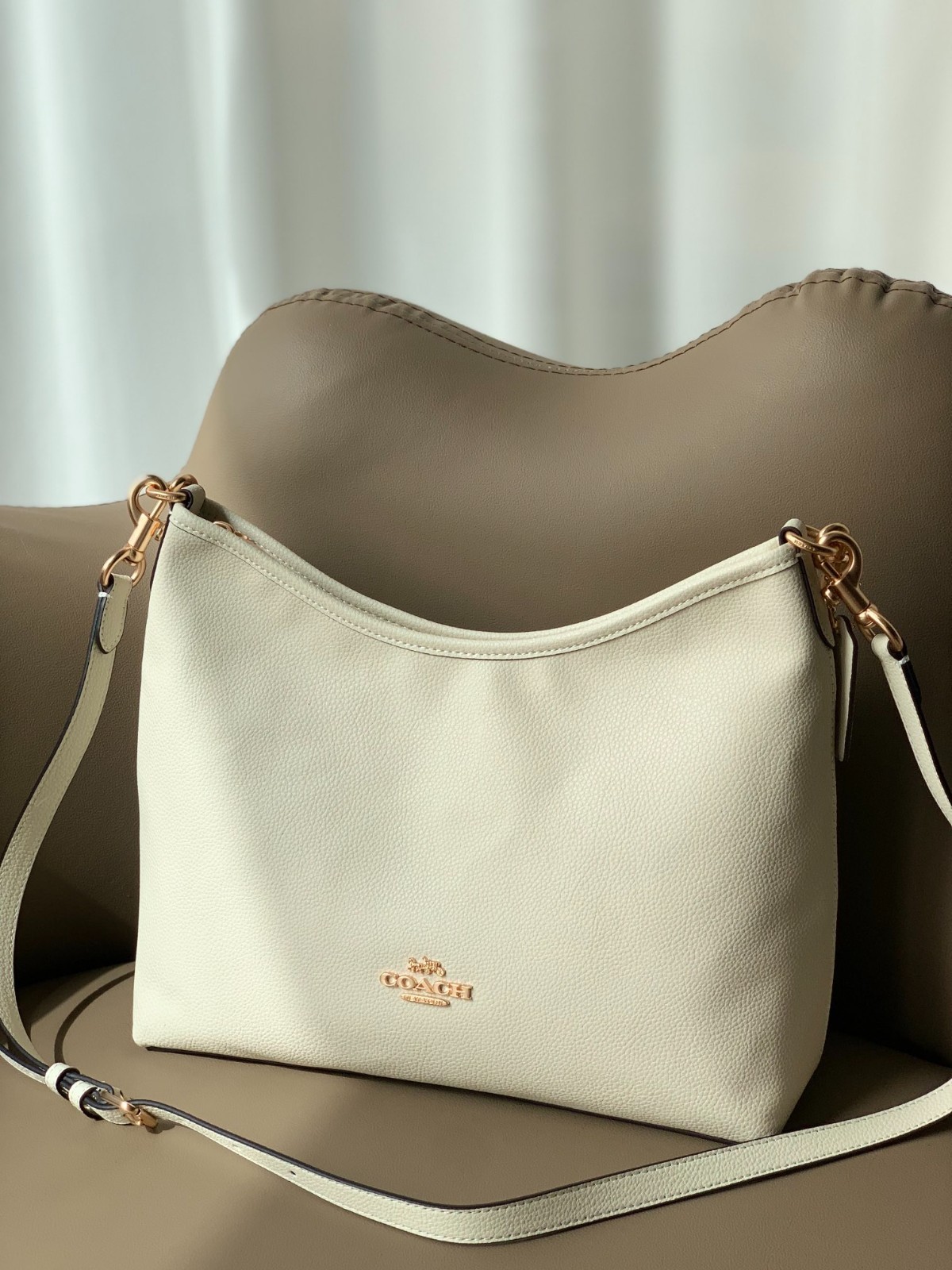 COACH CR148 Laurel Shoulder Bag Soft Pebble Leather Chalk Outlet New