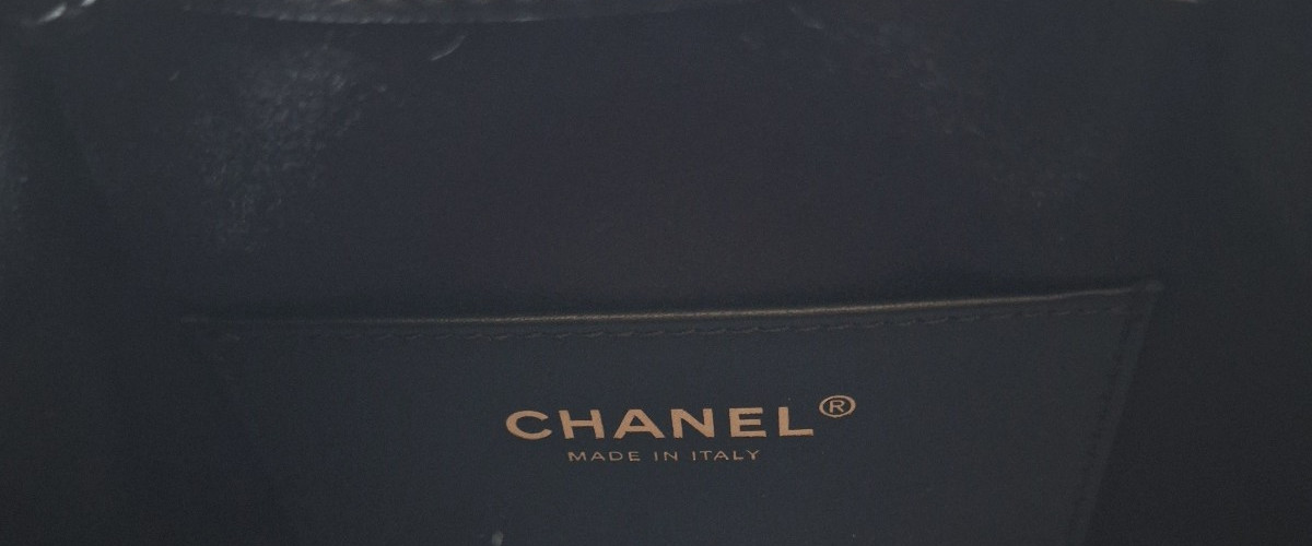 New CHANEL 25 Mini Hobo Bag 26A Tweed Black Sparkle GHW Métiers d’art 2026