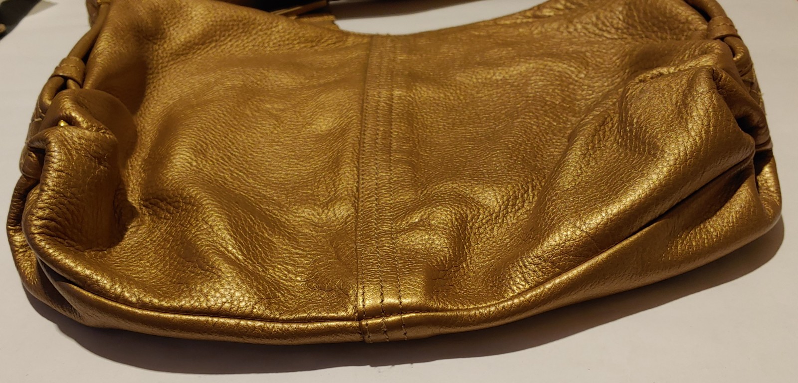 Elliott Lucca – Handbag – Gold Leather – Zip closure – 14 in x 10 in x 2.5 in