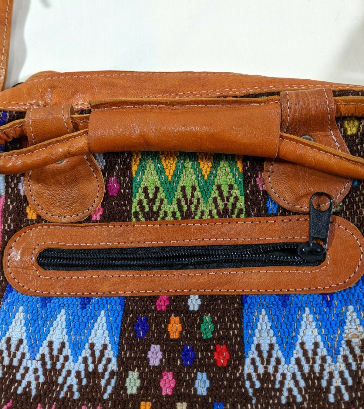 UNKNOWN Women’s Multicolor Insolated Adjustable Strap Medium Crossbody Bag