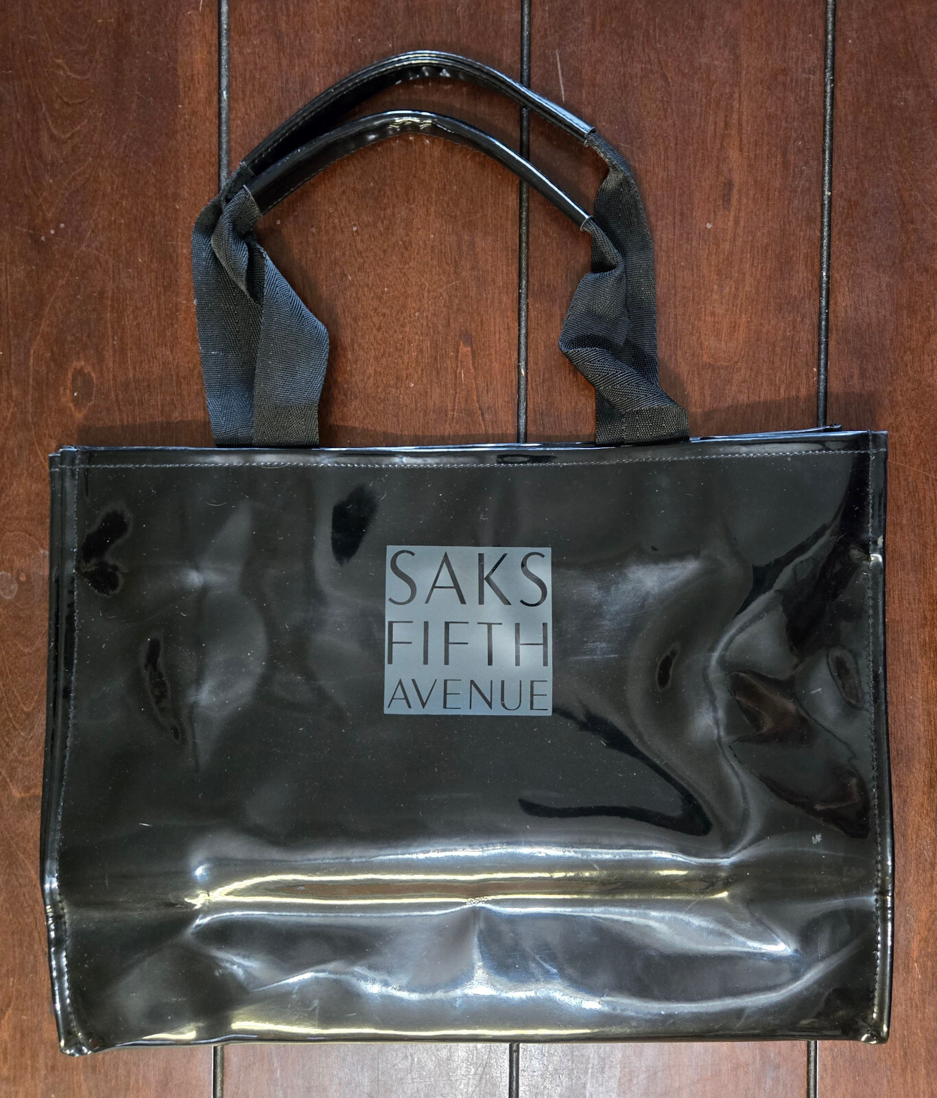 Saks 5th Avenue Logo Black Patent Tote Bag, 15-3/4″ x 11-1/2″ x 5-3/4″, EUC