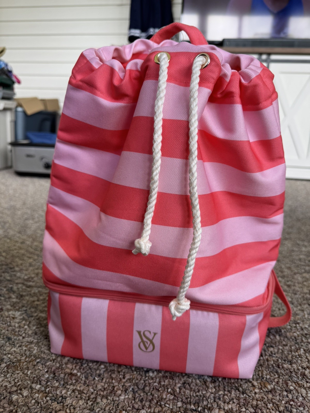 Victoria’s Secret NWT summer tote backpack w/insulated bottom for beverages