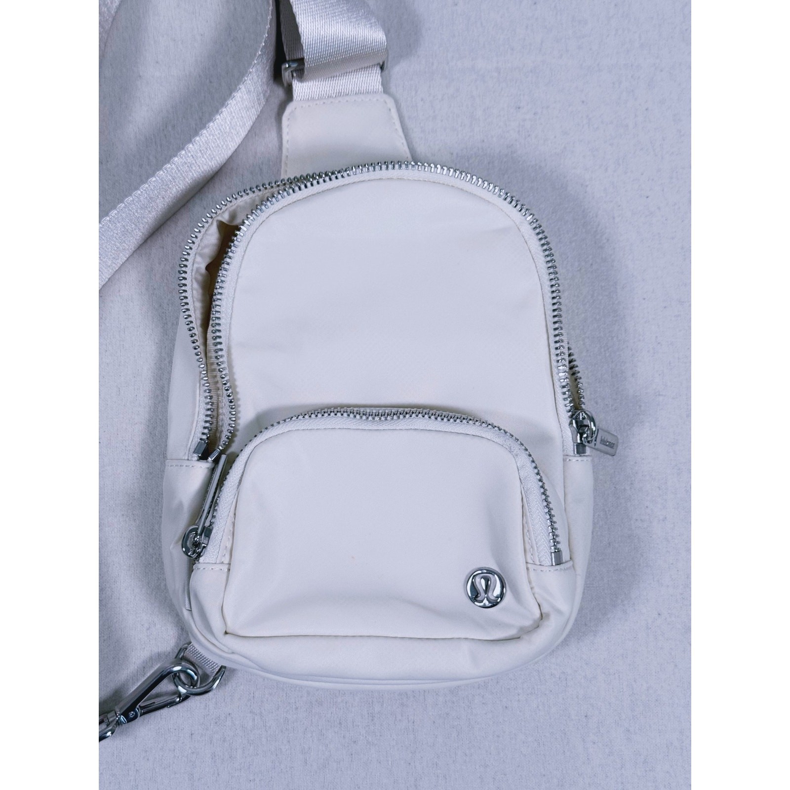Lululemon Everywhere Sling Bag 2L Cream Crossbody Bag Mini Backpack Travel Sport
