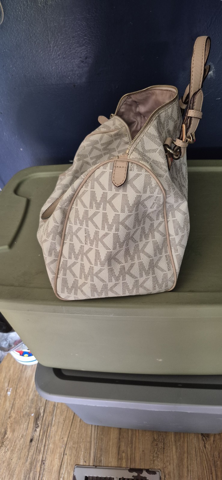 Michael Kors Mercer Messenger Medium Crossbody Bag Vanilla Powder Blush