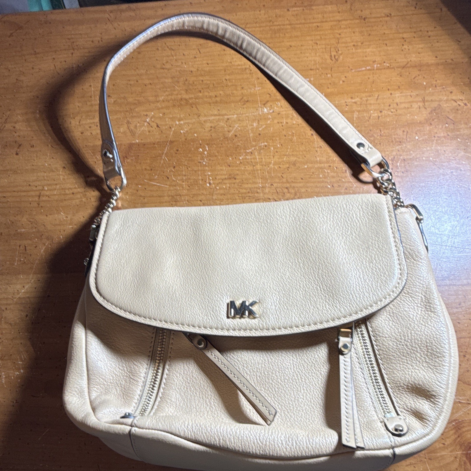 Michael Kors Beige Pebbled Shoulder Bag Gold Hardware, Med, Pockets
