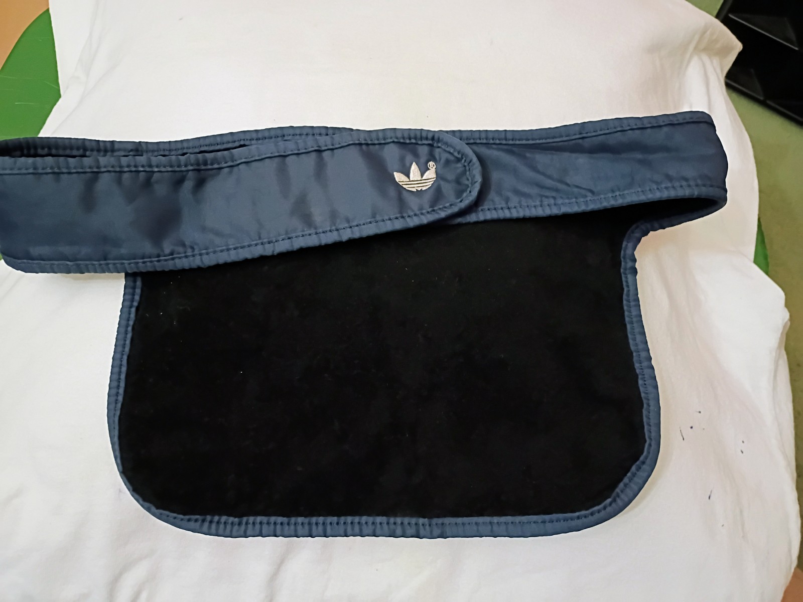 ADIDAS Wait Pouch Zipper Body And Lining 100% Nylon Back 100% Polyester Blue…