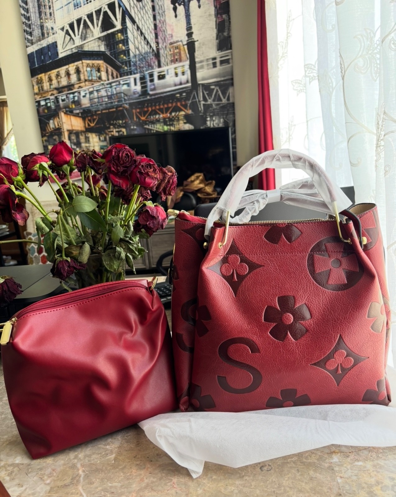 Beautiful Fashion Handbag with embossed design. Avail Colors: RED, BACK, PINK, R