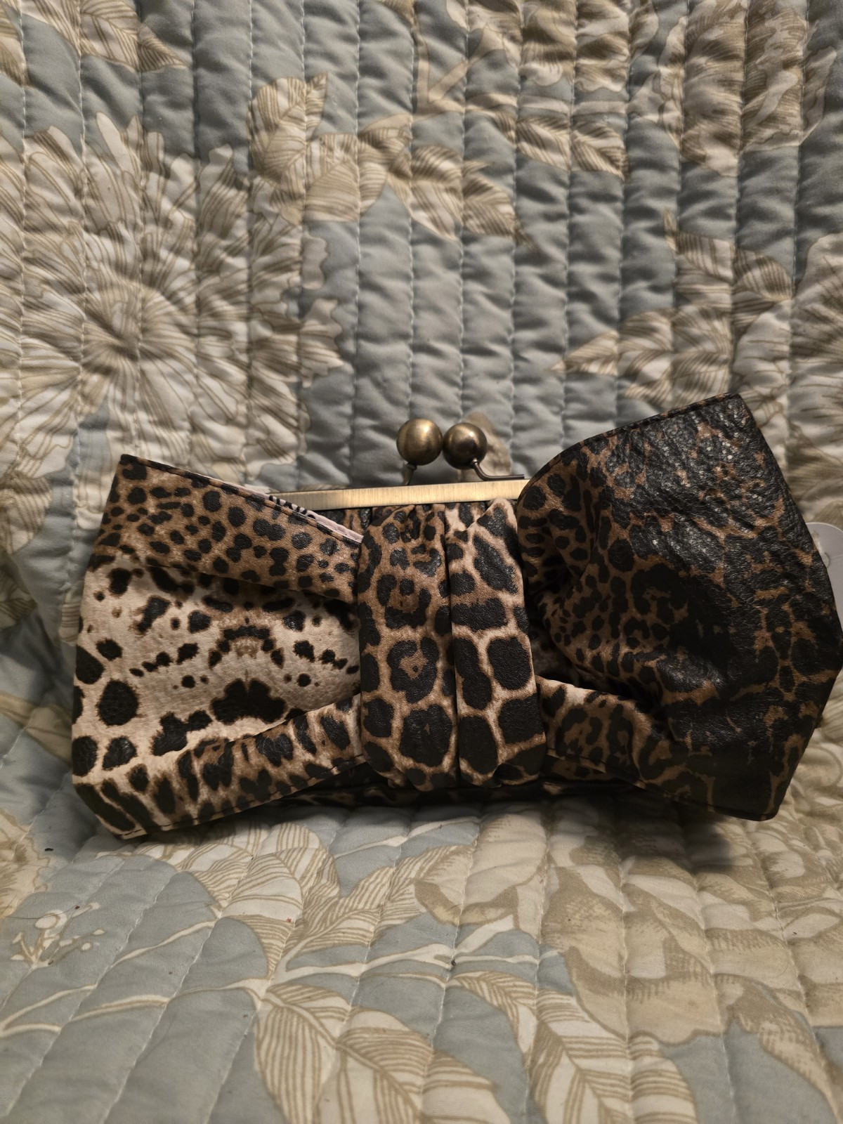 NWT Jessica Simpson Leopard Jenny Bow Kisslock Clutch With Key & Card Holders