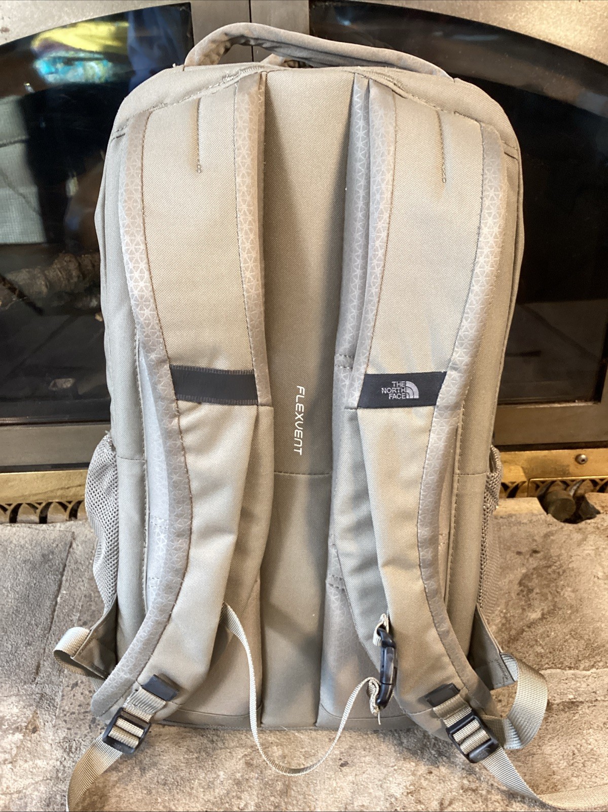 The North Face Jester Backpack for Women in Gravel Beige/ Black (NF0A3VXGF 243)