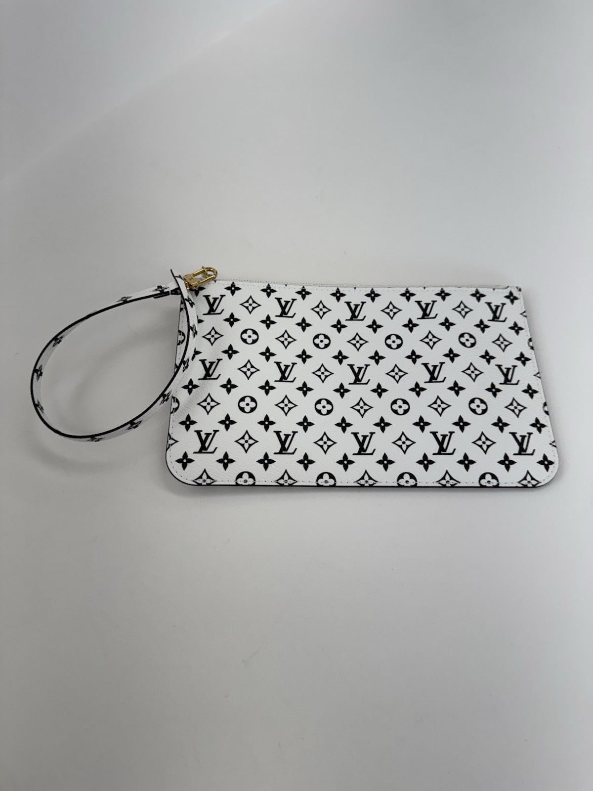 Louis Vuitton Giant Monogram Neverfull Pouch Pouchette
