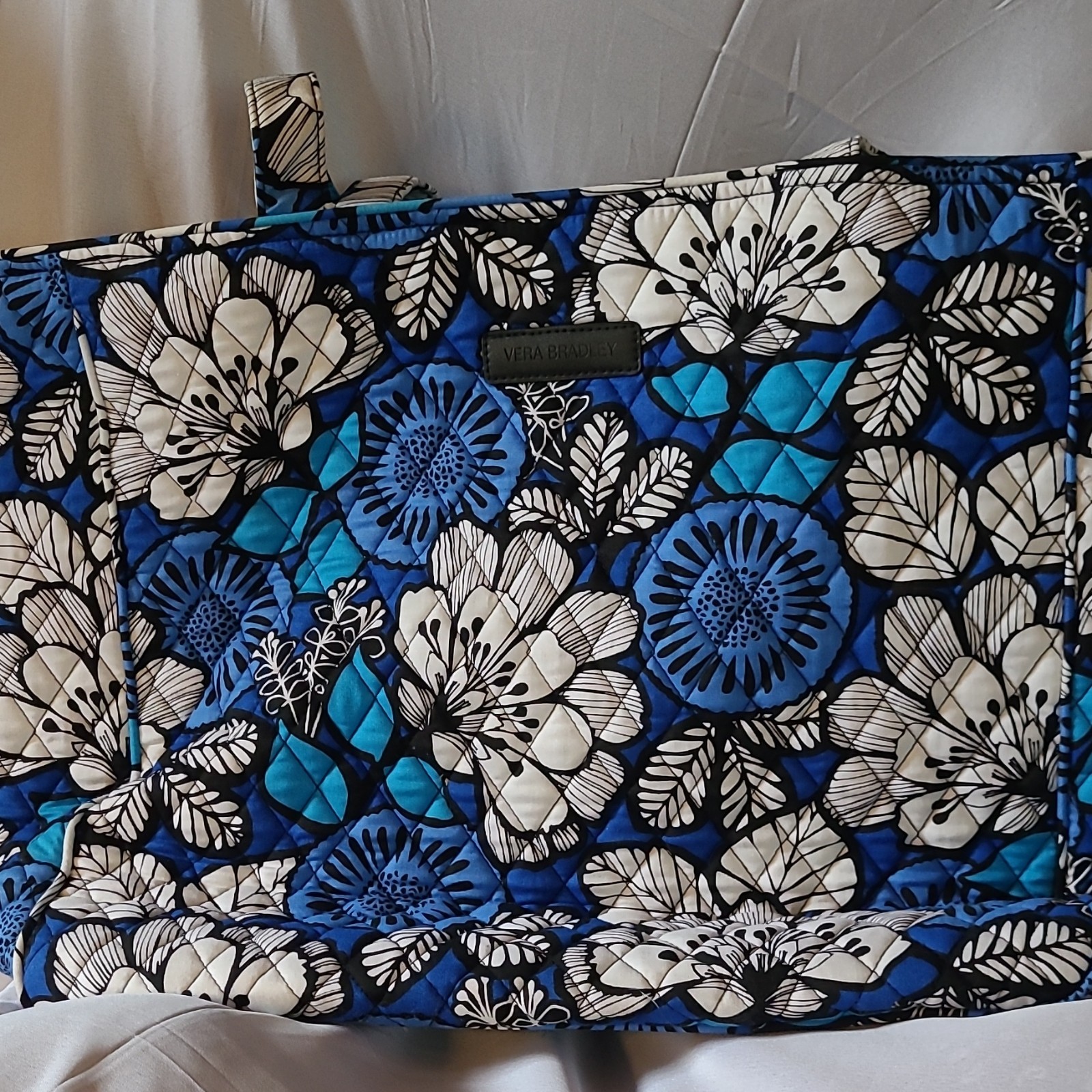 Vera Bradley Grand Tote 2.0 Blue Bayou Quilted Tote Zip Closure Lined