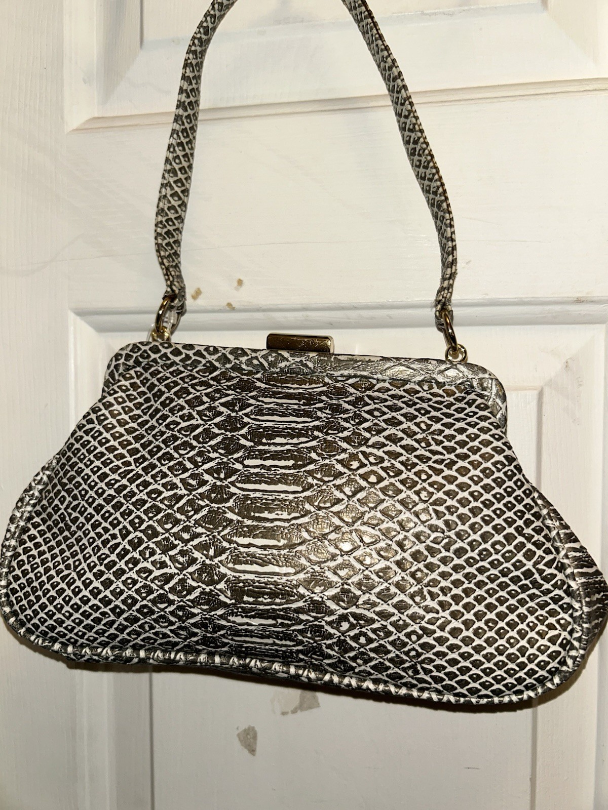 Black & White Snake Skin Animal Print Women’s Shoulder Bag Gold Clasp Closure