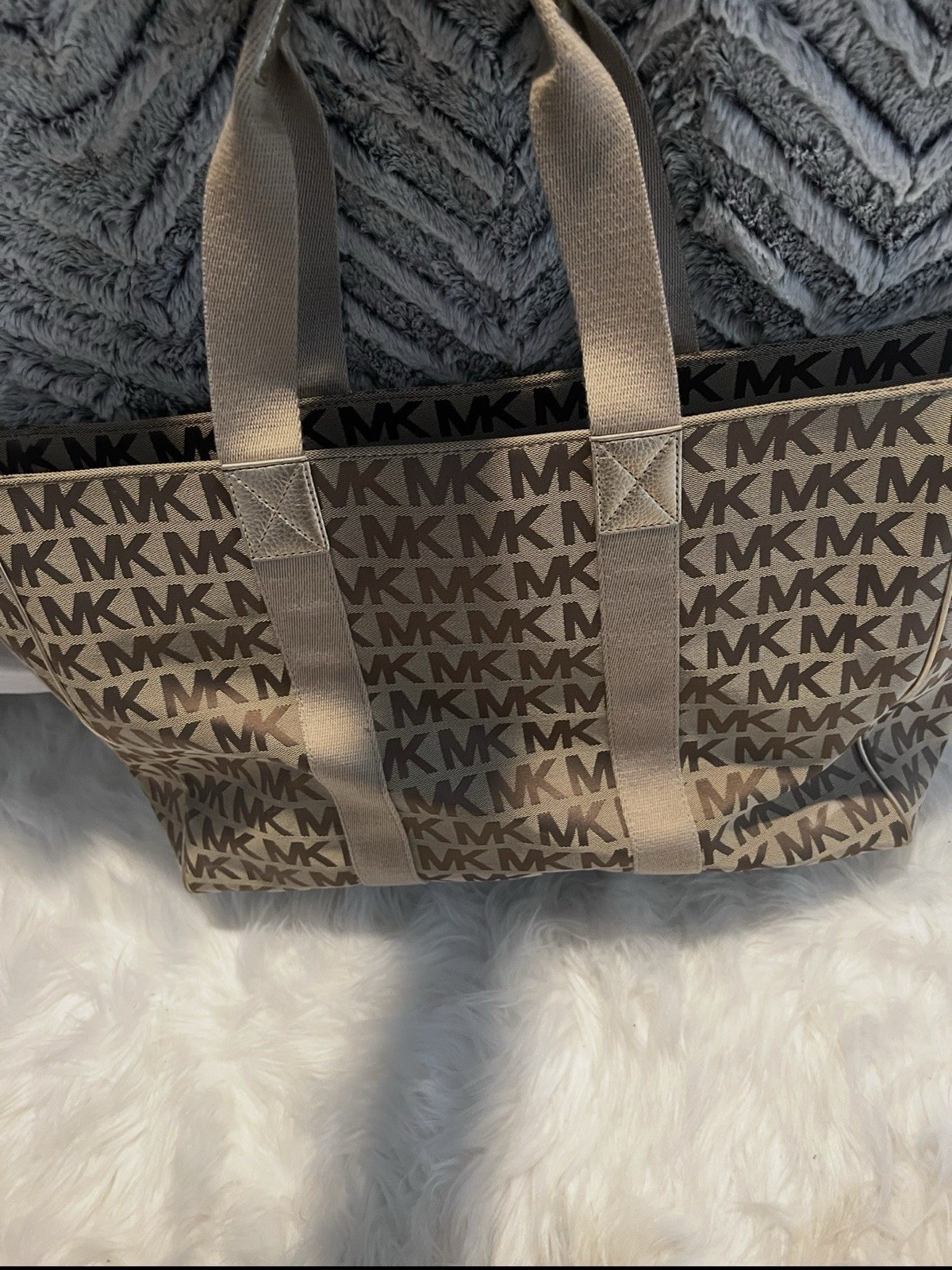 Michael Kors Beige/Brown Monogram Tote Bag Open Top, Inner Pockets, Gold Tone