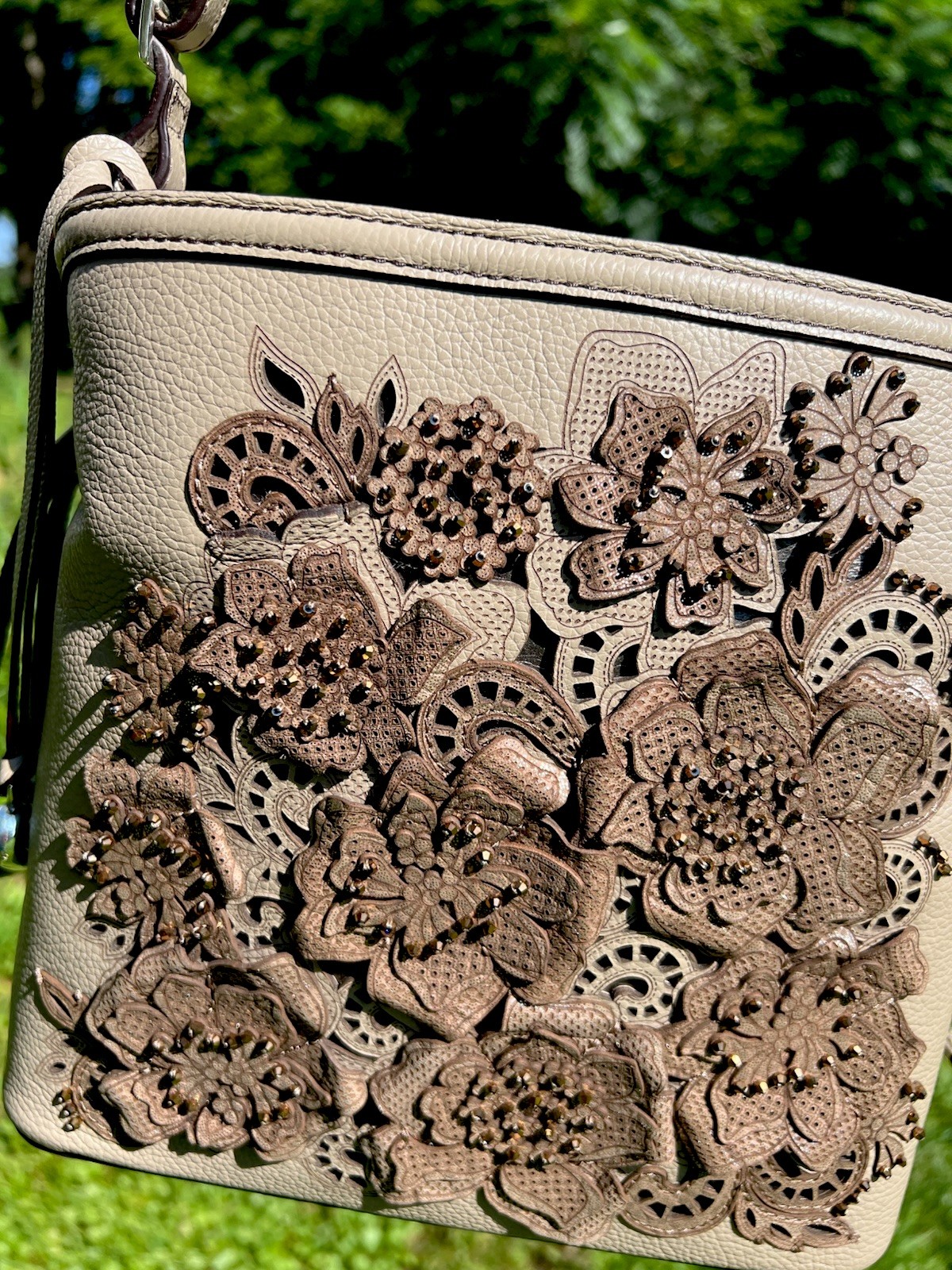 BRIGHTON NICOLLETTE FRENCH FLOWERS 3D raised flowers ORGANIZER CROSSBODY BAG